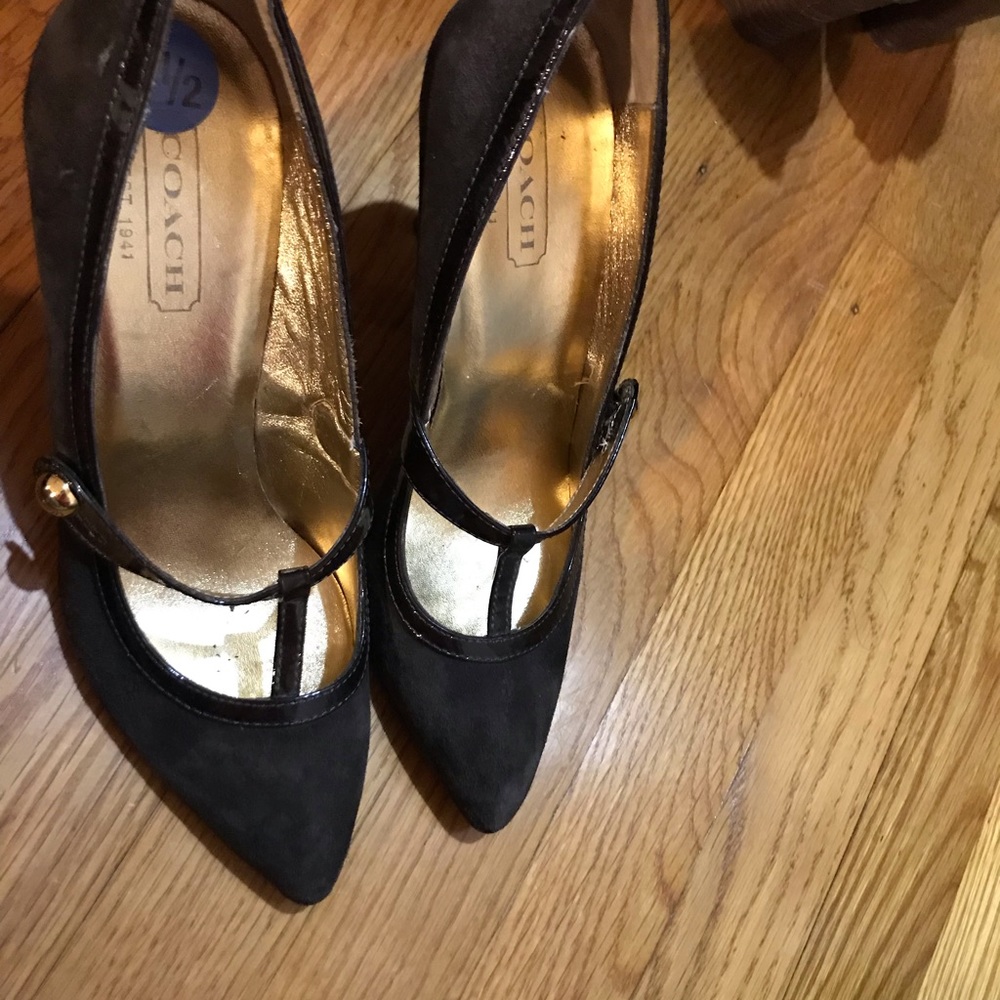 Coach pointed pumps